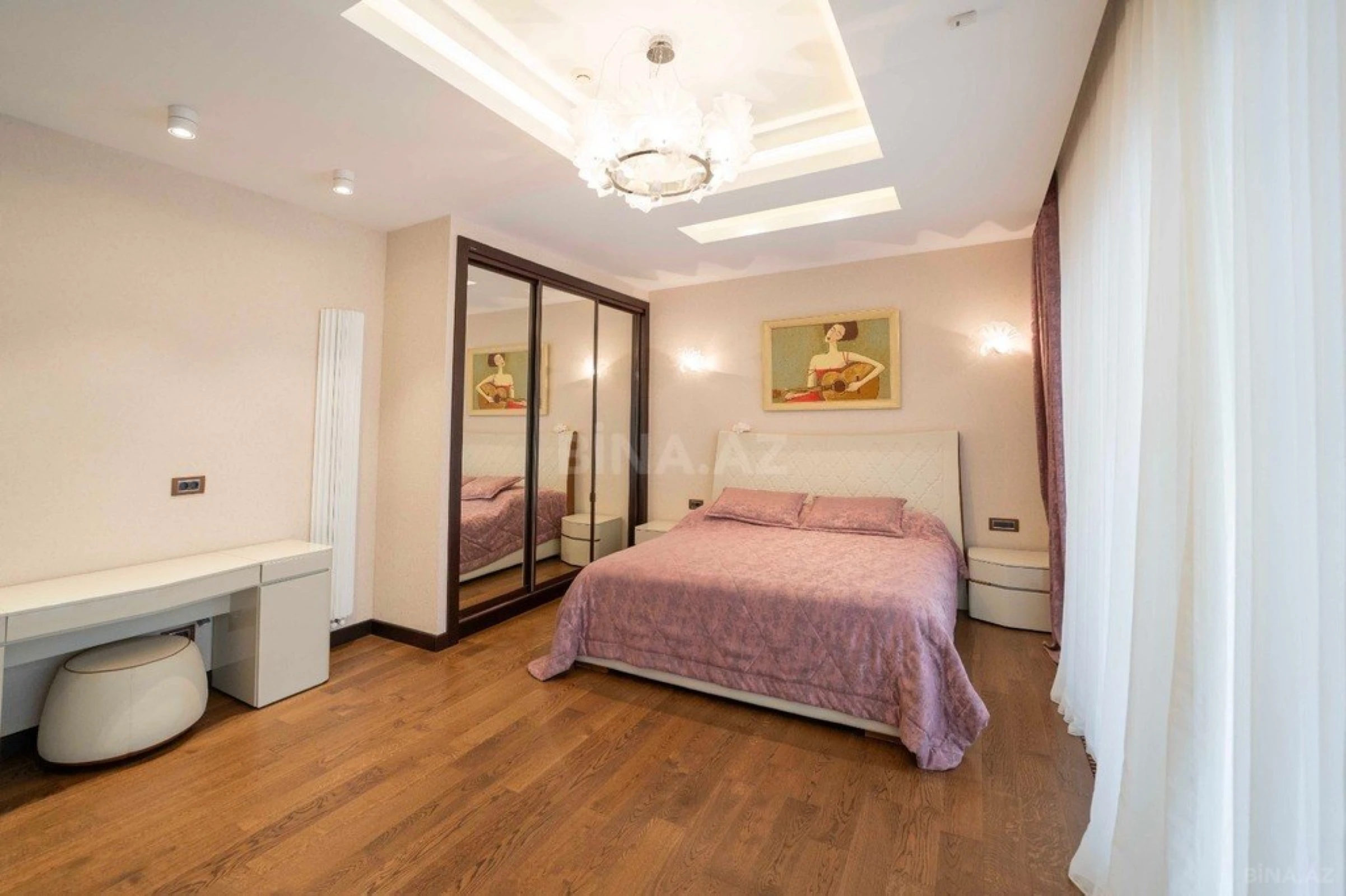 Satılır 7 otaqlı həyət evi 565 m²