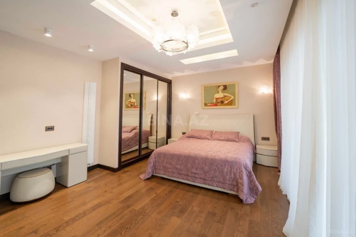 Satılır 7 otaqlı həyət evi 565 m²