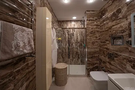 Satılır 7 otaqlı həyət evi 565 m²