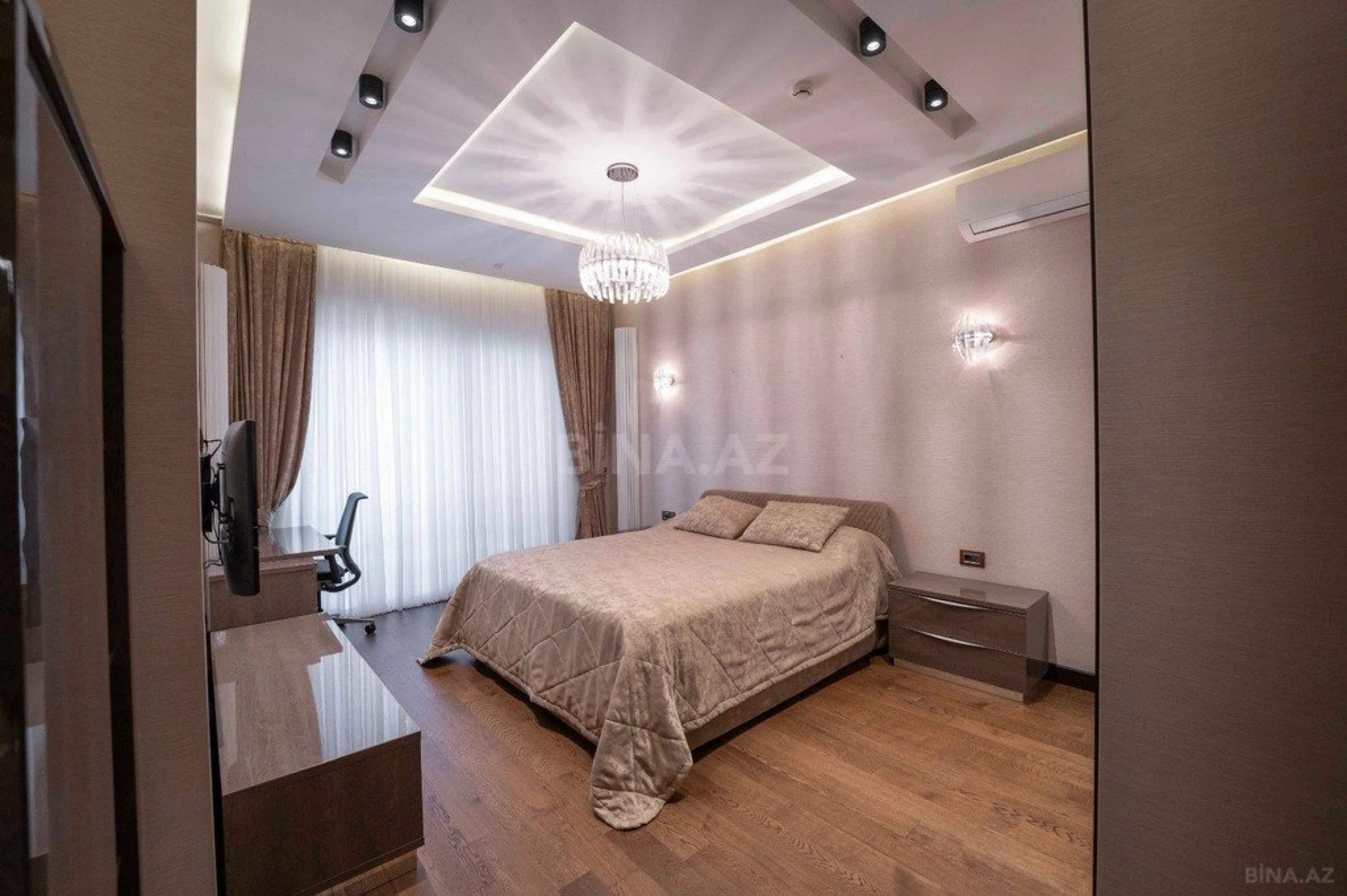 Satılır 7 otaqlı həyət evi 565 m²