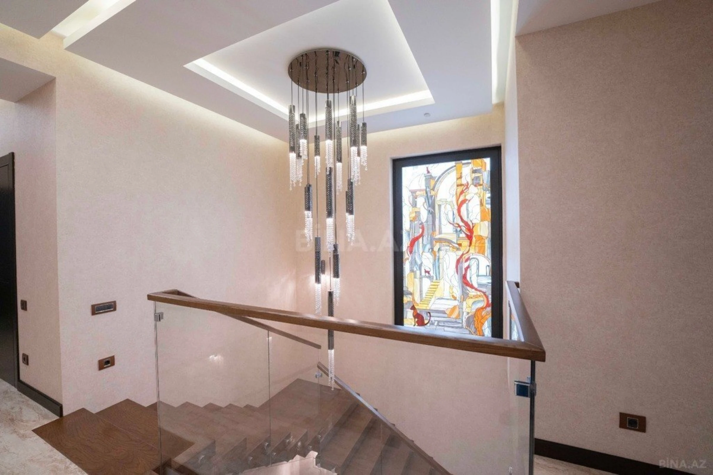 Satılır 7 otaqlı həyət evi 565 m²
