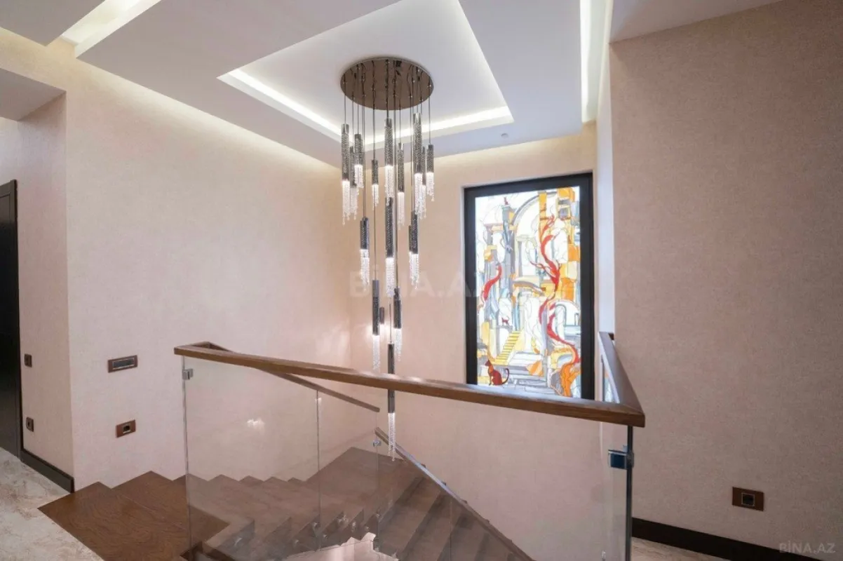 Satılır 7 otaqlı həyət evi 565 m²