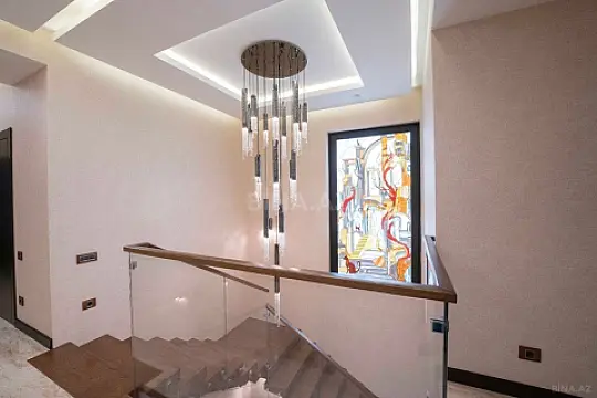 Satılır 7 otaqlı həyət evi 565 m²
