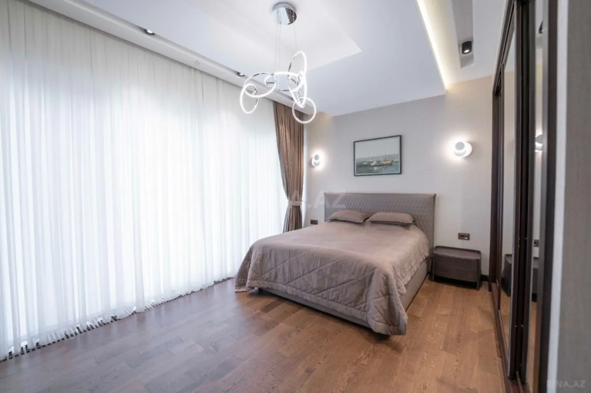 Satılır 7 otaqlı həyət evi 565 m²