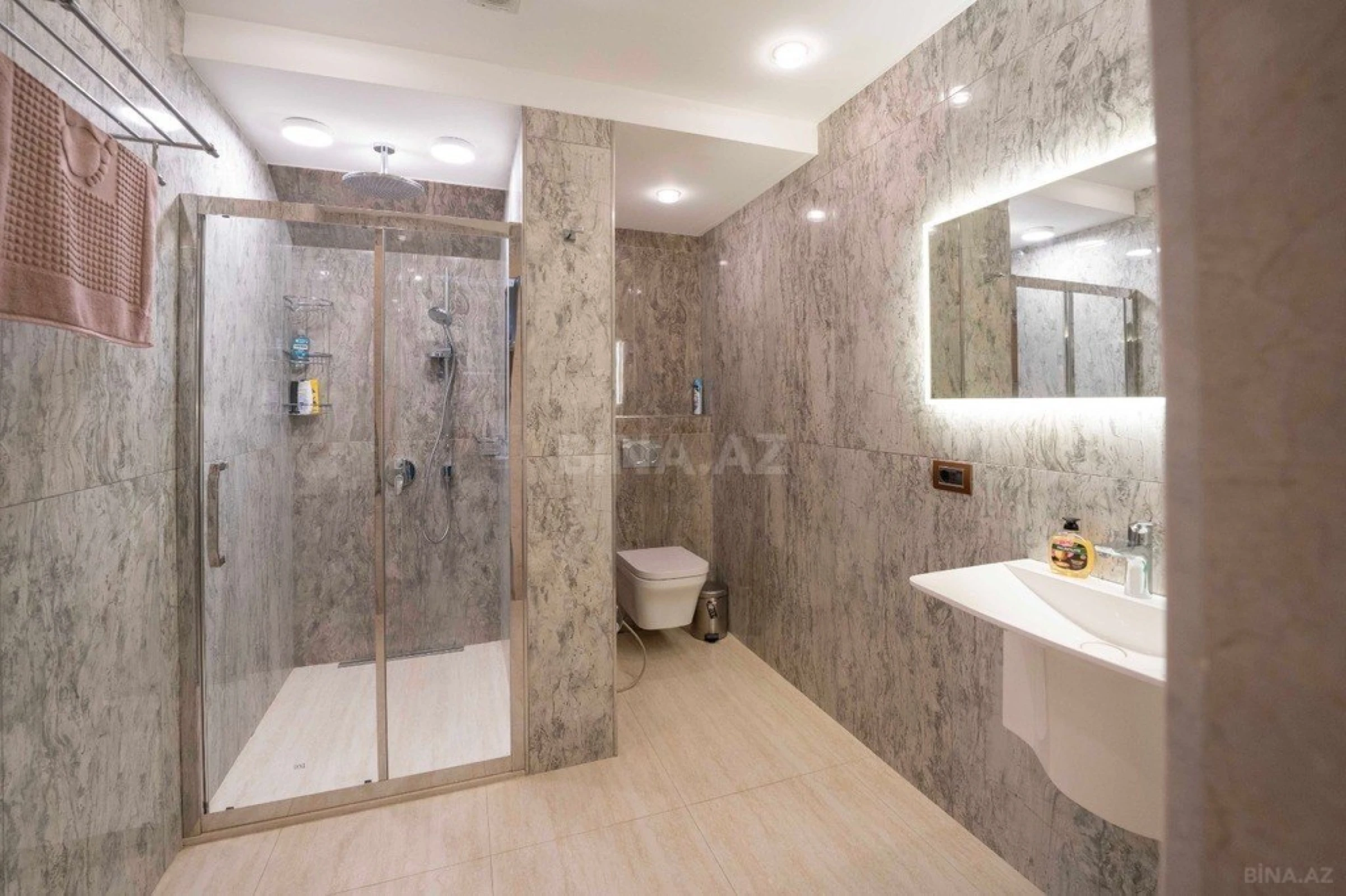 Satılır 7 otaqlı həyət evi 565 m²