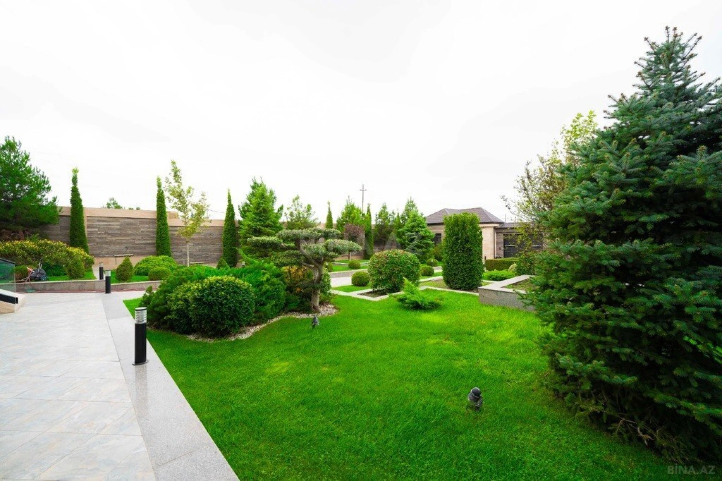 Satılır 7 otaqlı həyət evi 565 m²