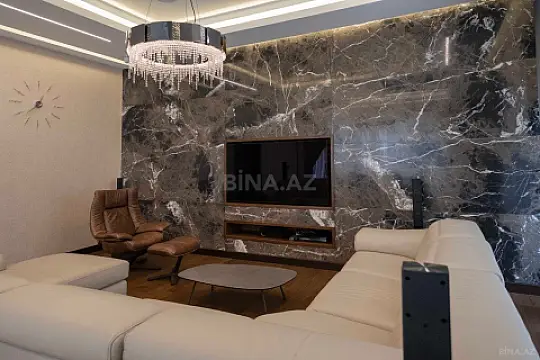 Satılır 7 otaqlı həyət evi 565 m²