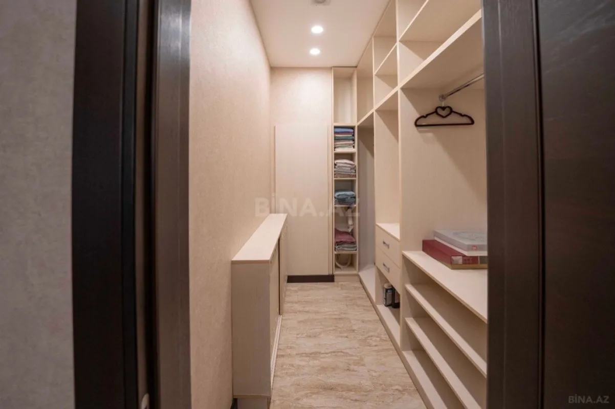 Satılır 7 otaqlı həyət evi 565 m²