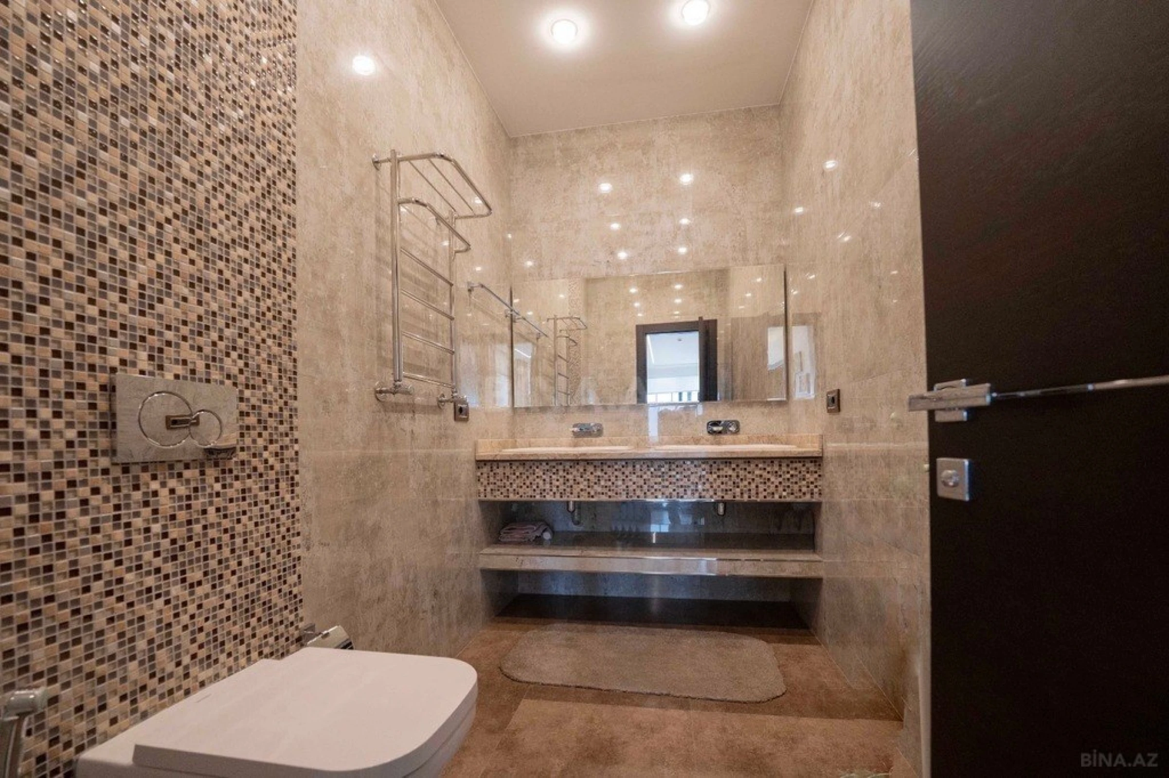 Satılır 7 otaqlı həyət evi 565 m²