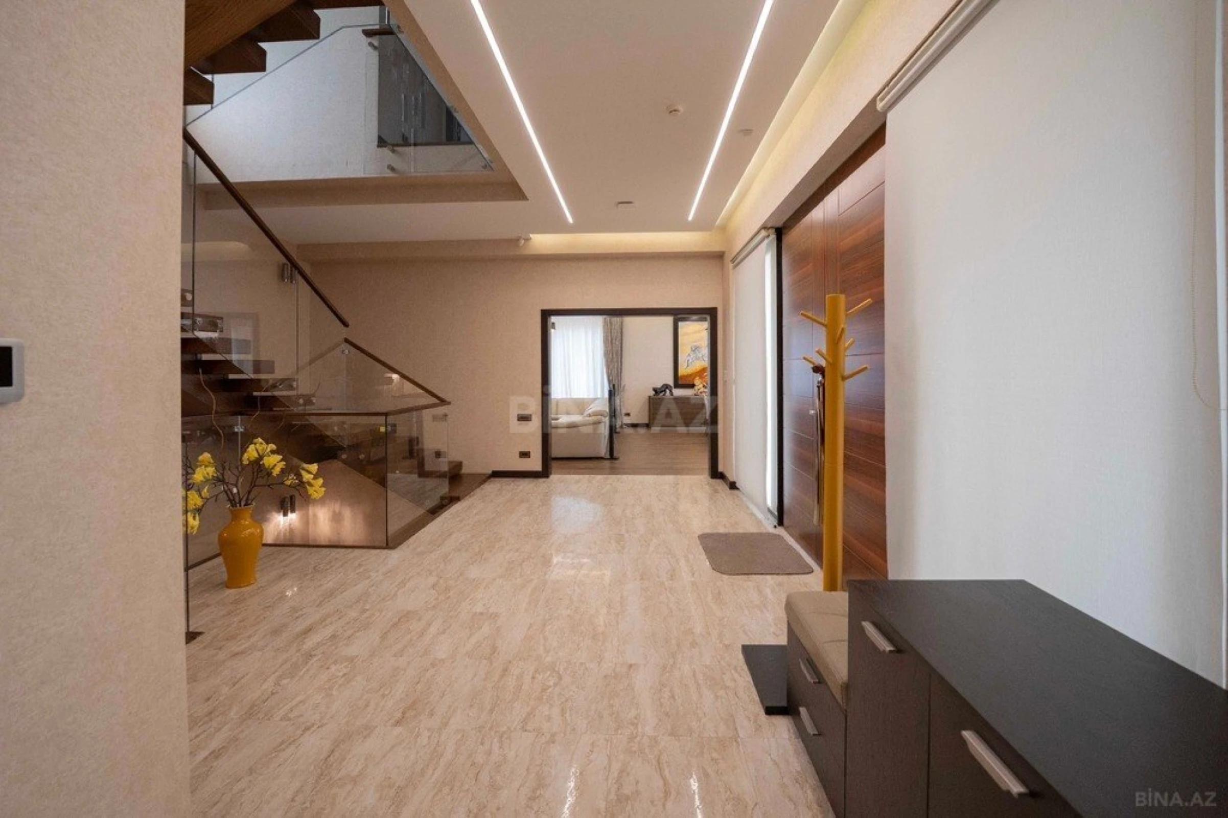 Satılır 7 otaqlı həyət evi 565 m²