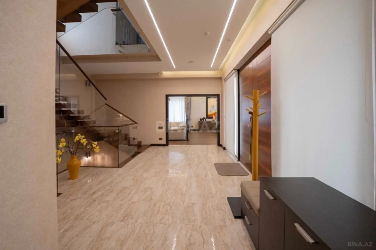 Satılır 7 otaqlı həyət evi 565 m²