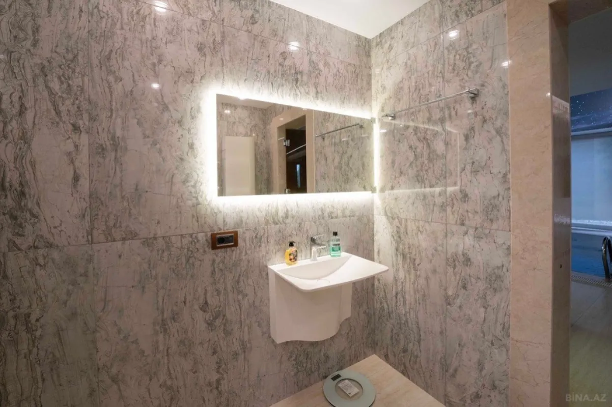 Satılır 7 otaqlı həyət evi 565 m²