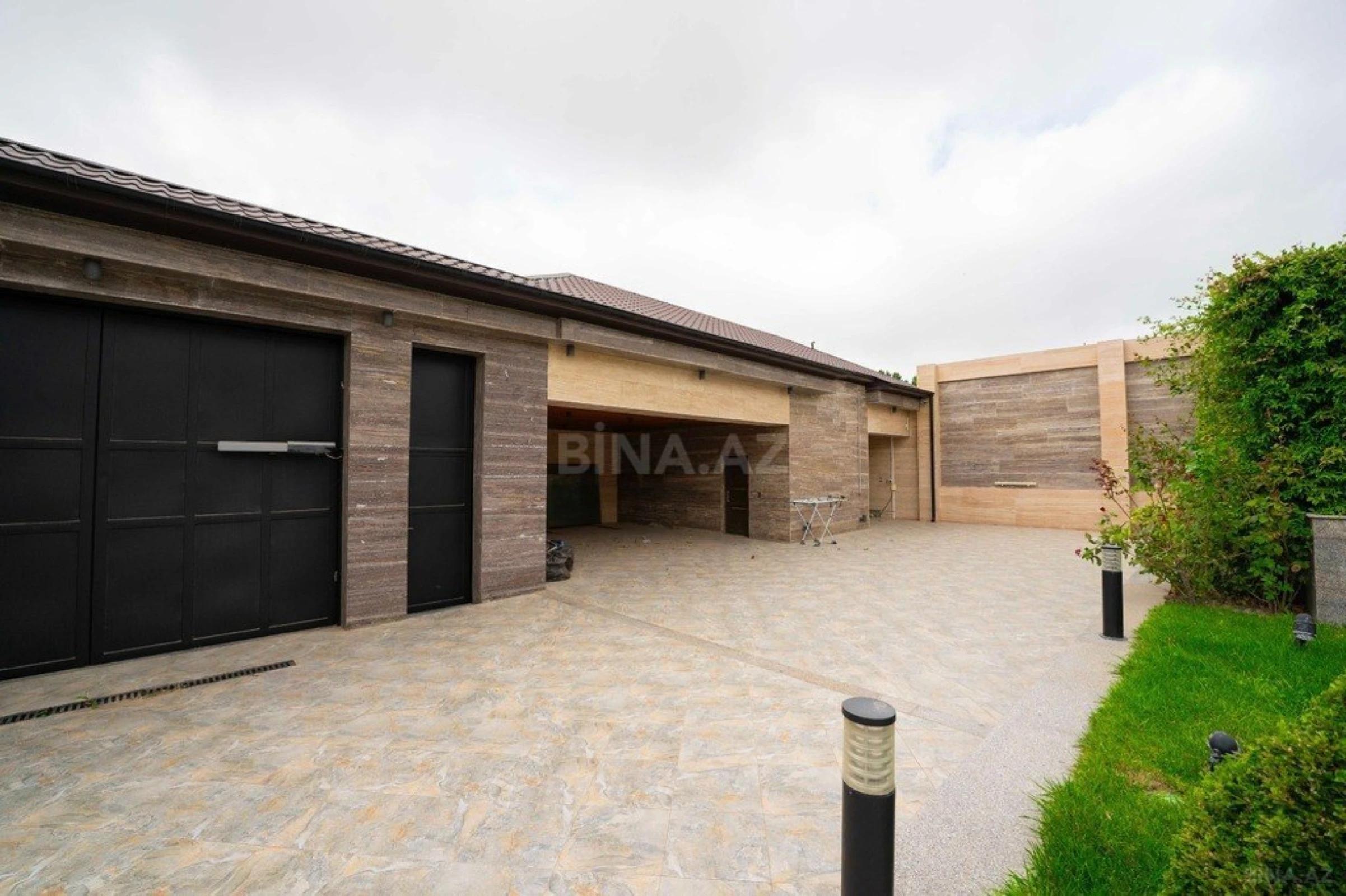 Satılır 7 otaqlı həyət evi 565 m²