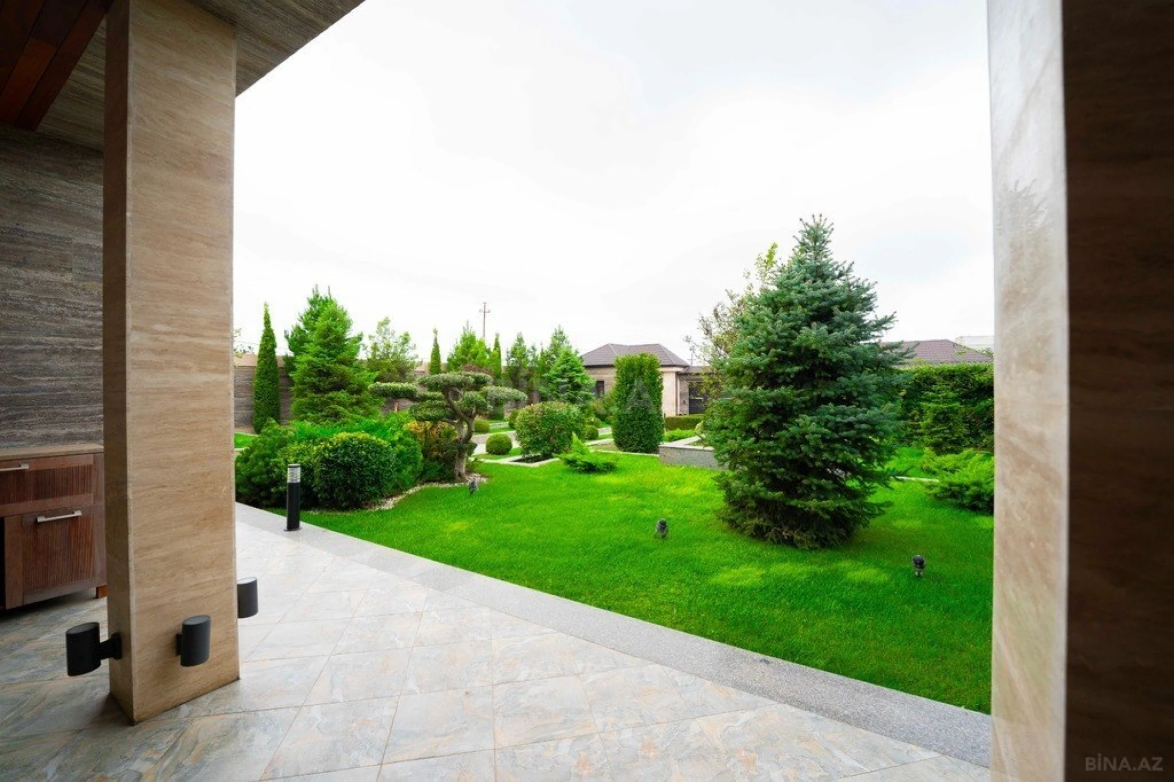 Satılır 7 otaqlı həyət evi 565 m²