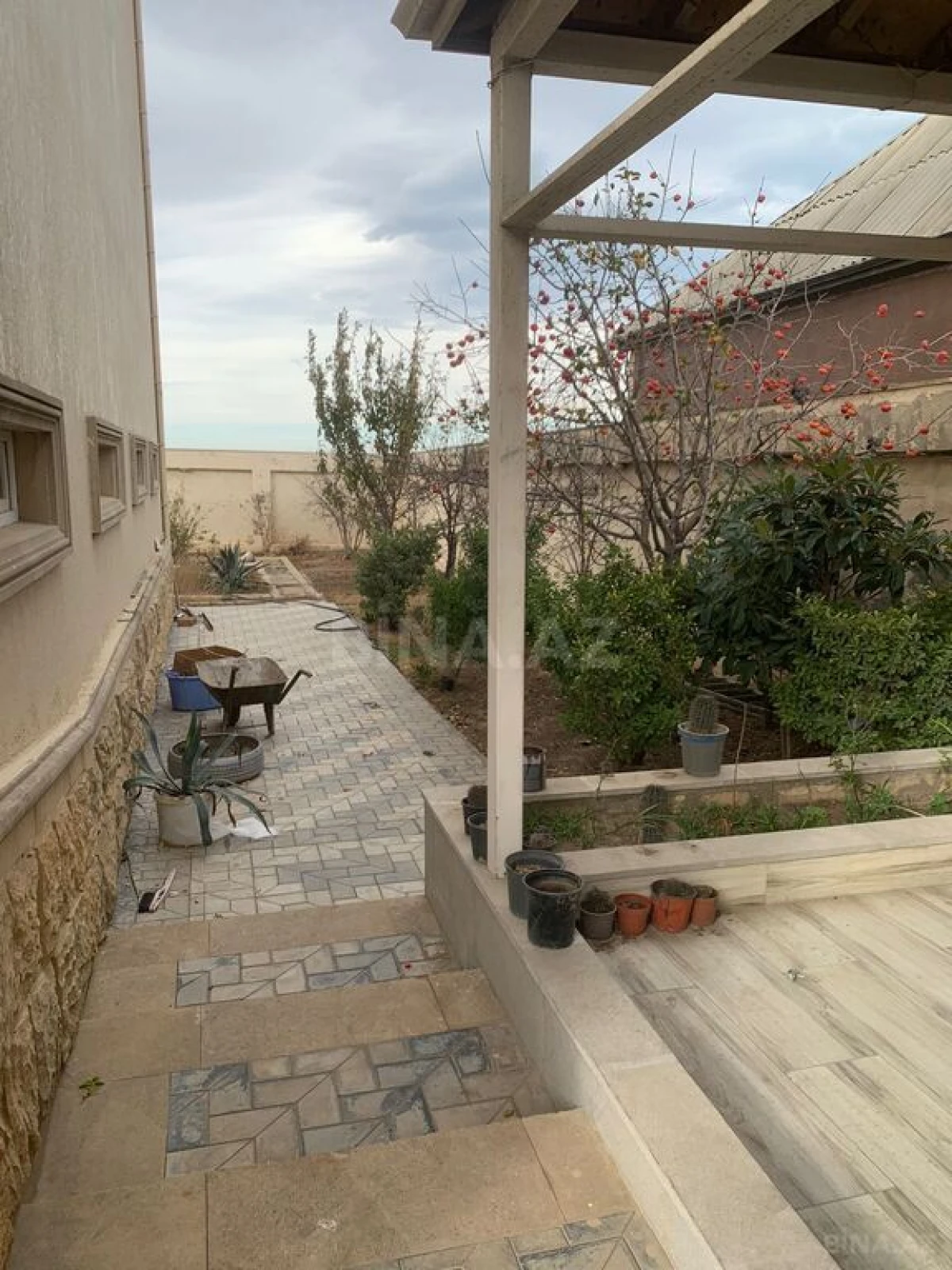 Satılır 6 otaqlı həyət evi 800 m²