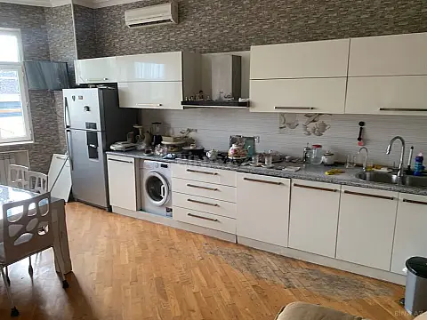 Satılır 6 otaqlı həyət evi 800 m²