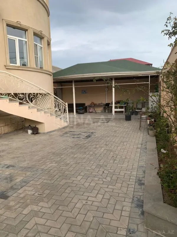Satılır 6 otaqlı həyət evi 800 m²