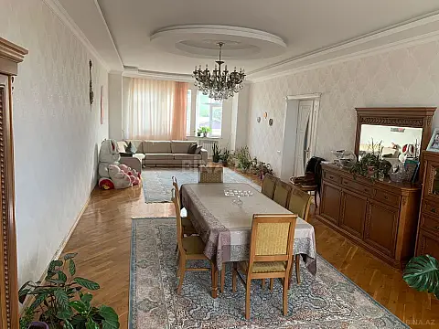 Satılır 6 otaqlı həyət evi 800 m²