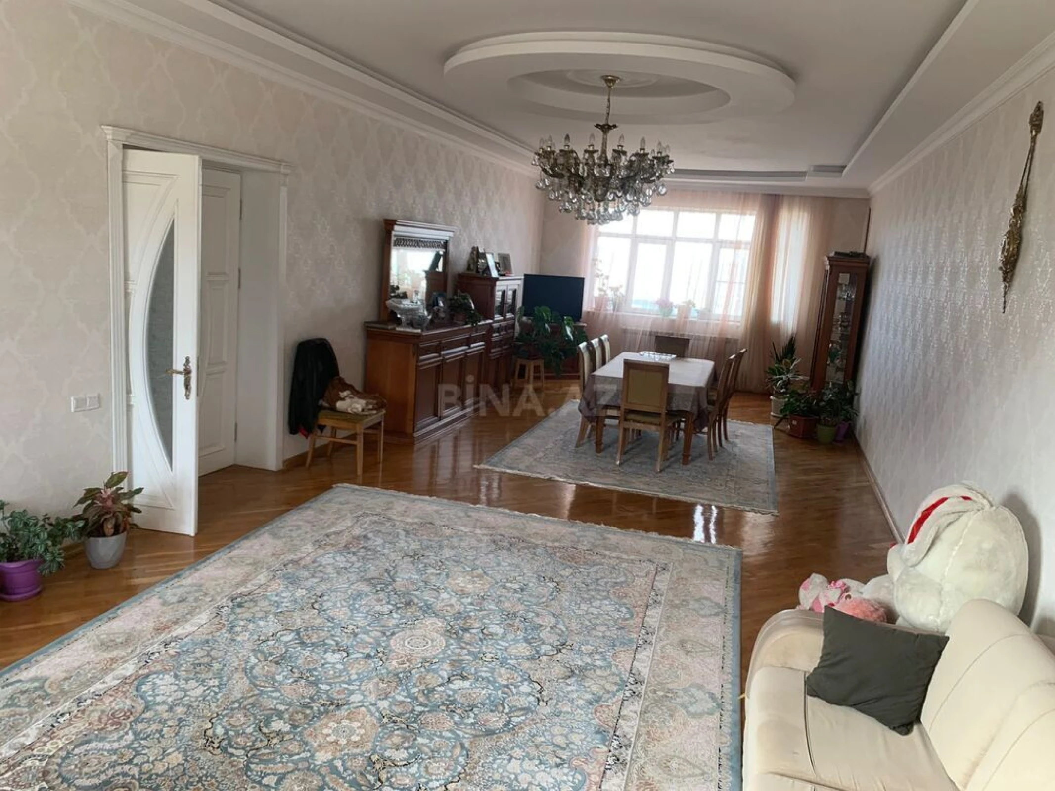 Satılır 6 otaqlı həyət evi 800 m²