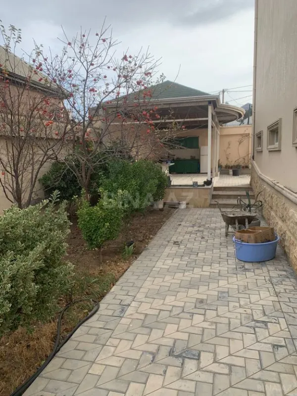 Satılır 6 otaqlı həyət evi 800 m²