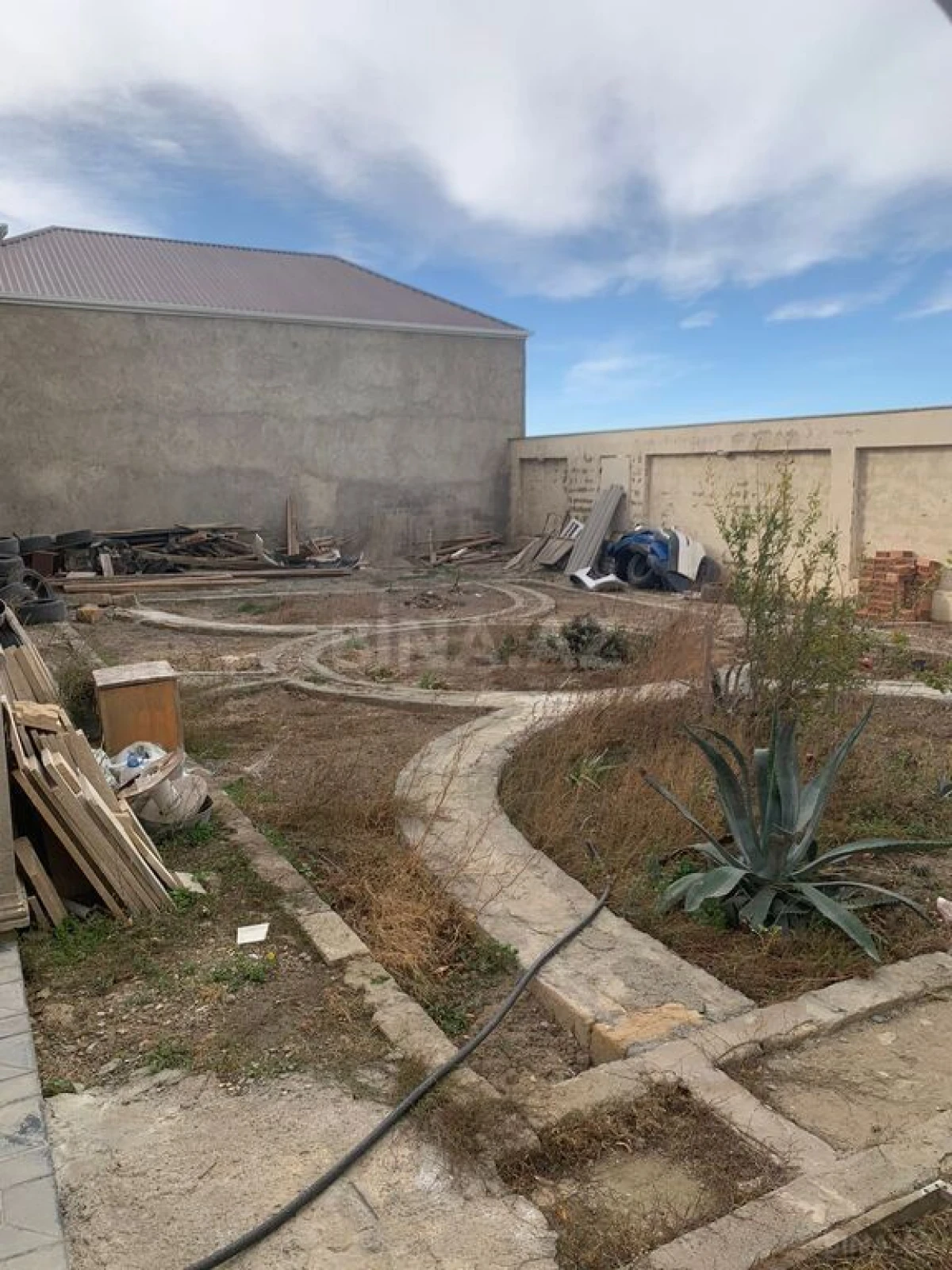 Satılır 6 otaqlı həyət evi 800 m²