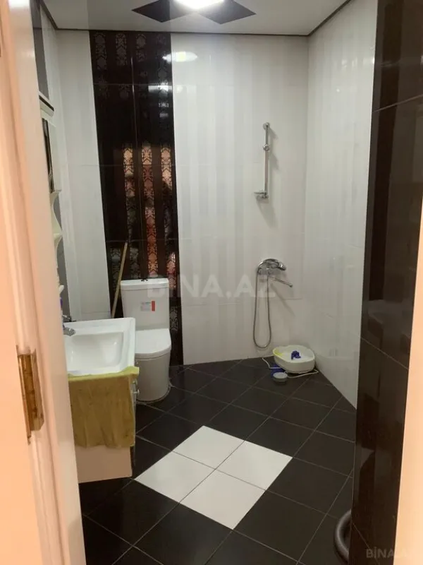 Satılır 6 otaqlı həyət evi 800 m²