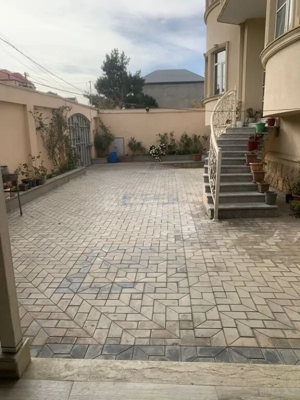 Satılır 6 otaqlı həyət evi 800 m²