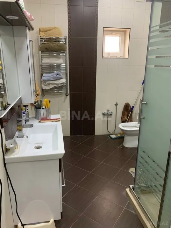 Satılır 6 otaqlı həyət evi 800 m²