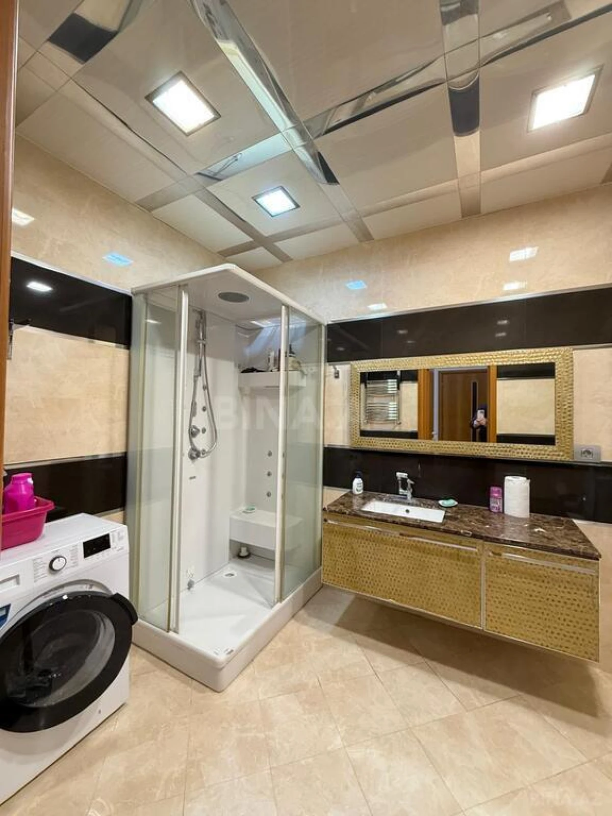 Satılır 4 otaqlı mənzil 200 m²