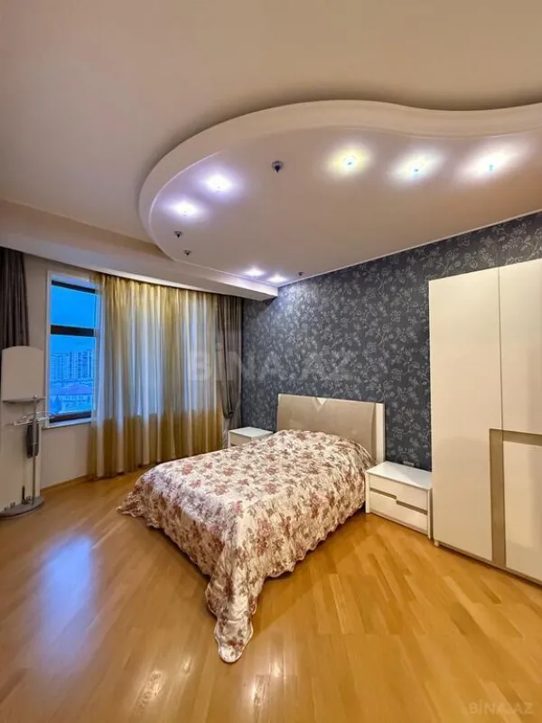 Satılır 4 otaqlı mənzil 200 m²