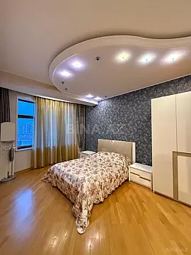 Satılır 4 otaqlı mənzil 200 m²