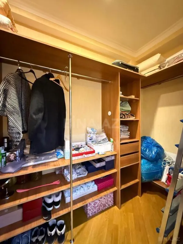 Satılır 4 otaqlı mənzil 200 m²