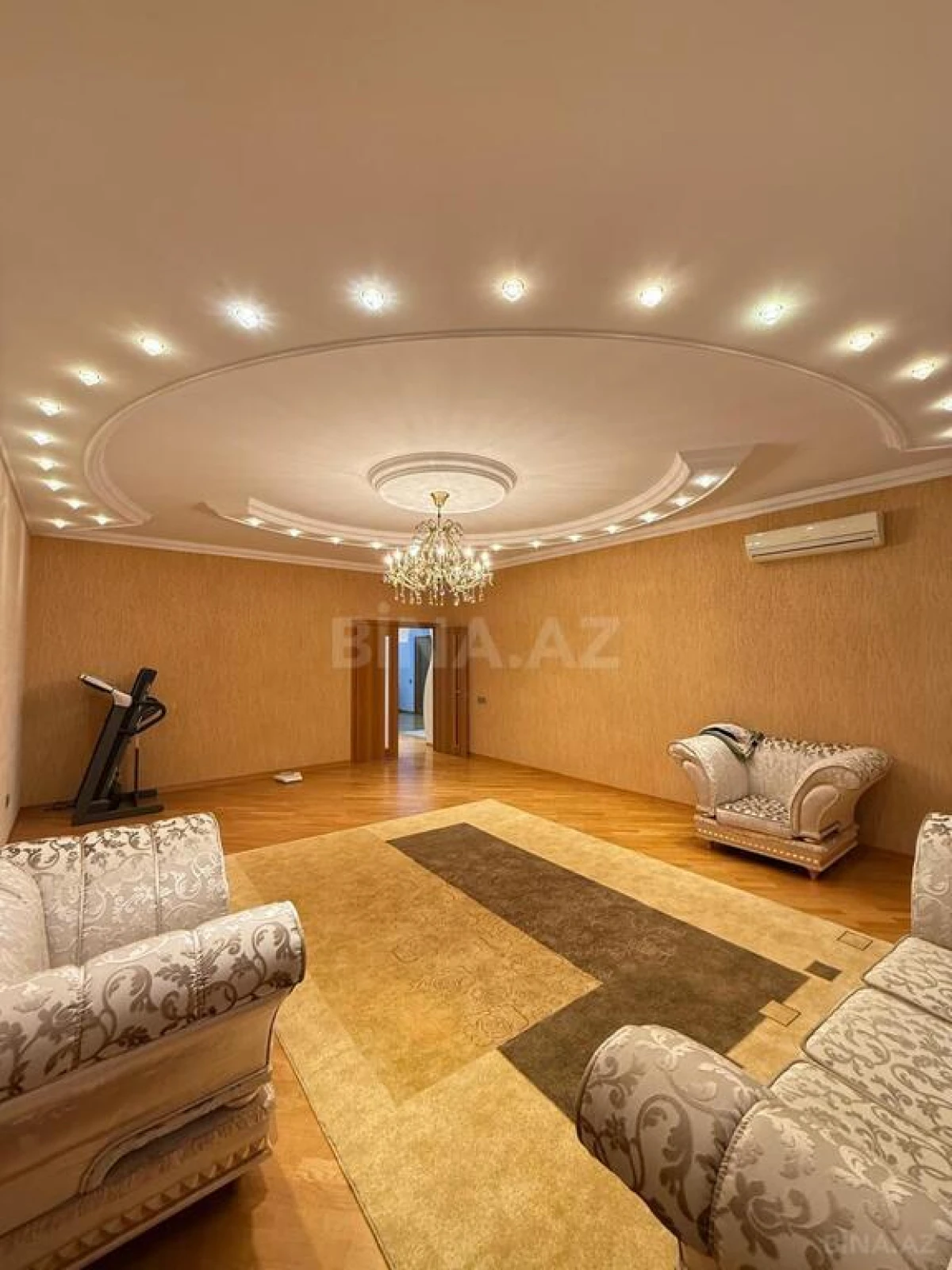 Satılır 4 otaqlı mənzil 200 m²