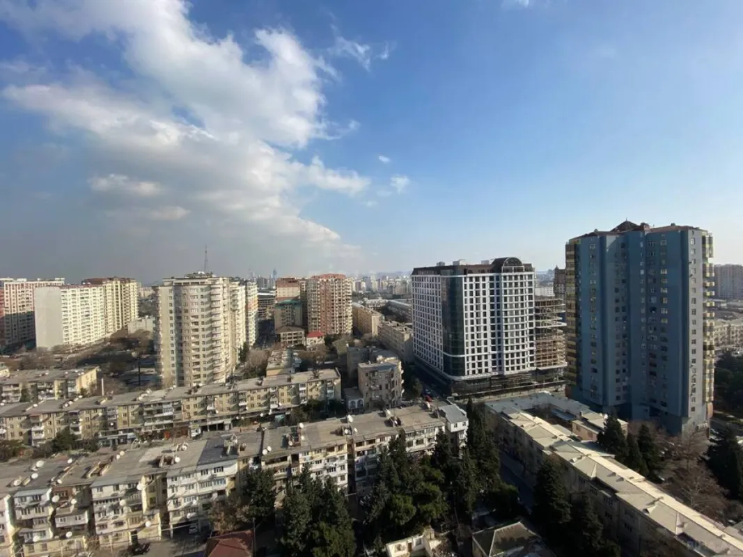 Satılır 4 otaqlı mənzil 200 m²