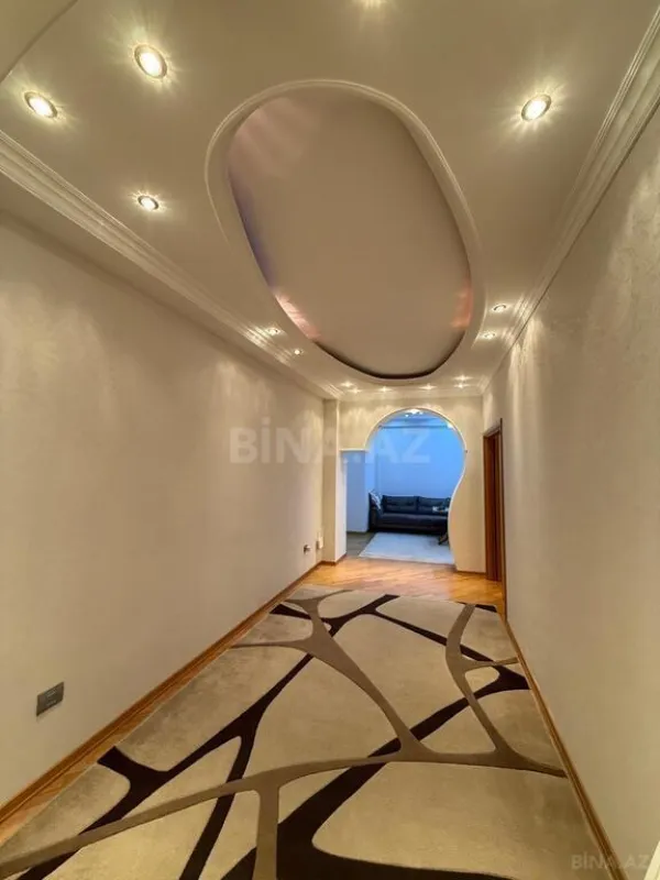 Satılır 4 otaqlı mənzil 200 m²