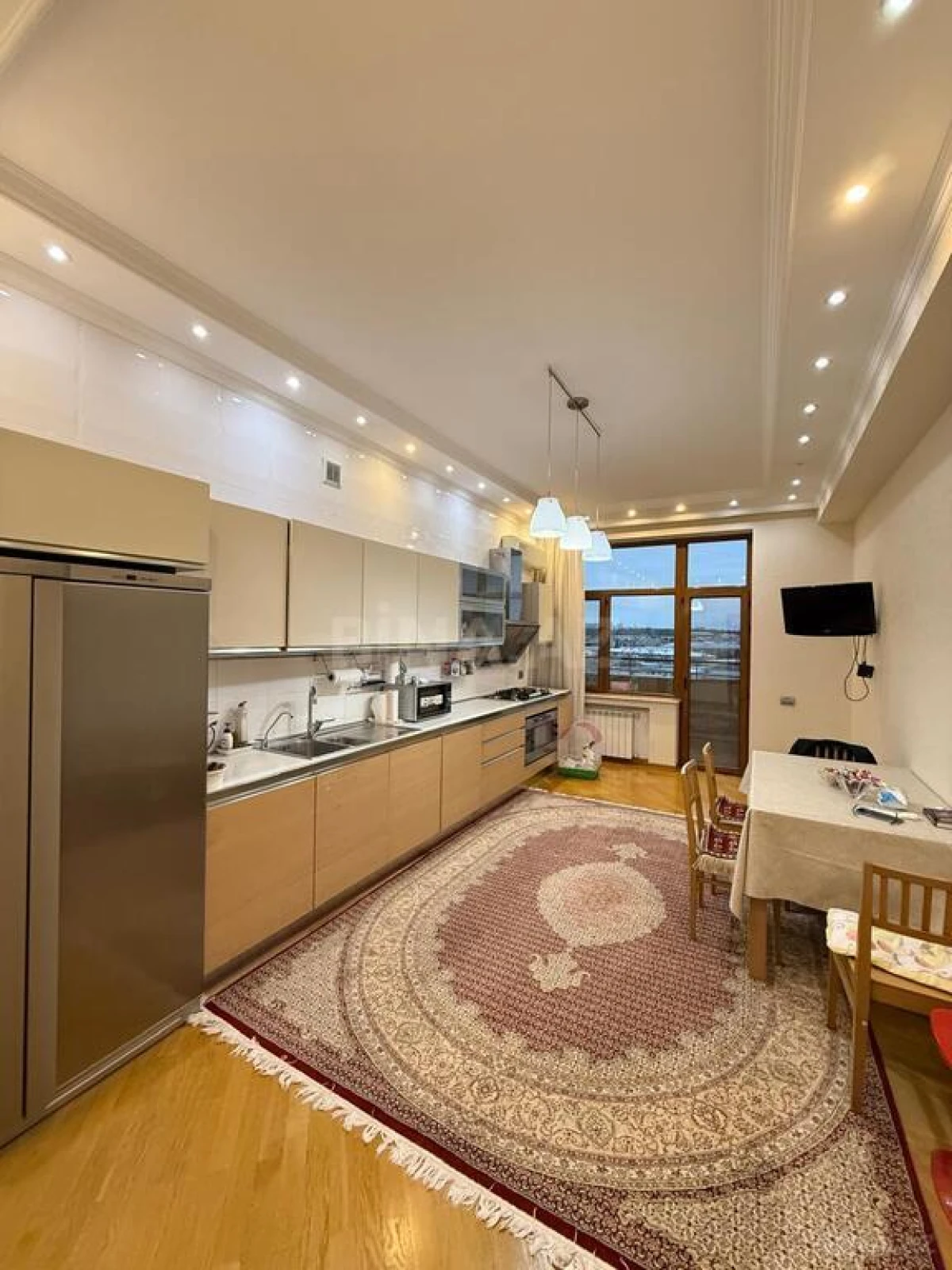 Satılır 4 otaqlı mənzil 200 m²