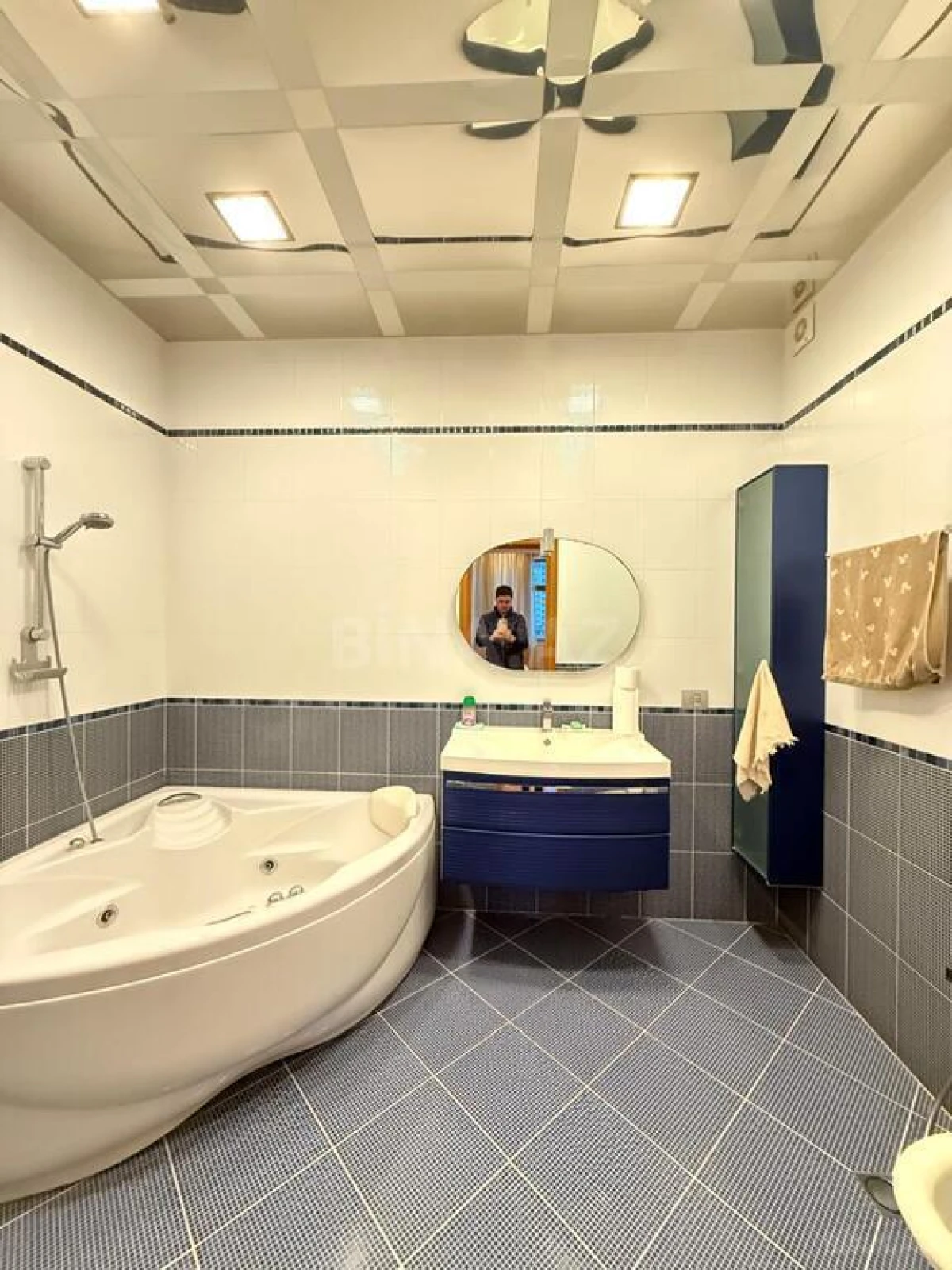 Satılır 4 otaqlı mənzil 200 m²