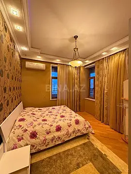 Satılır 4 otaqlı mənzil 200 m²
