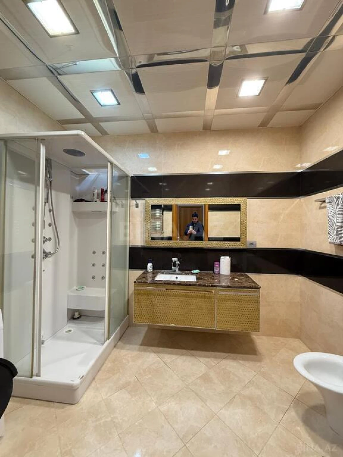 Satılır 4 otaqlı mənzil 200 m²