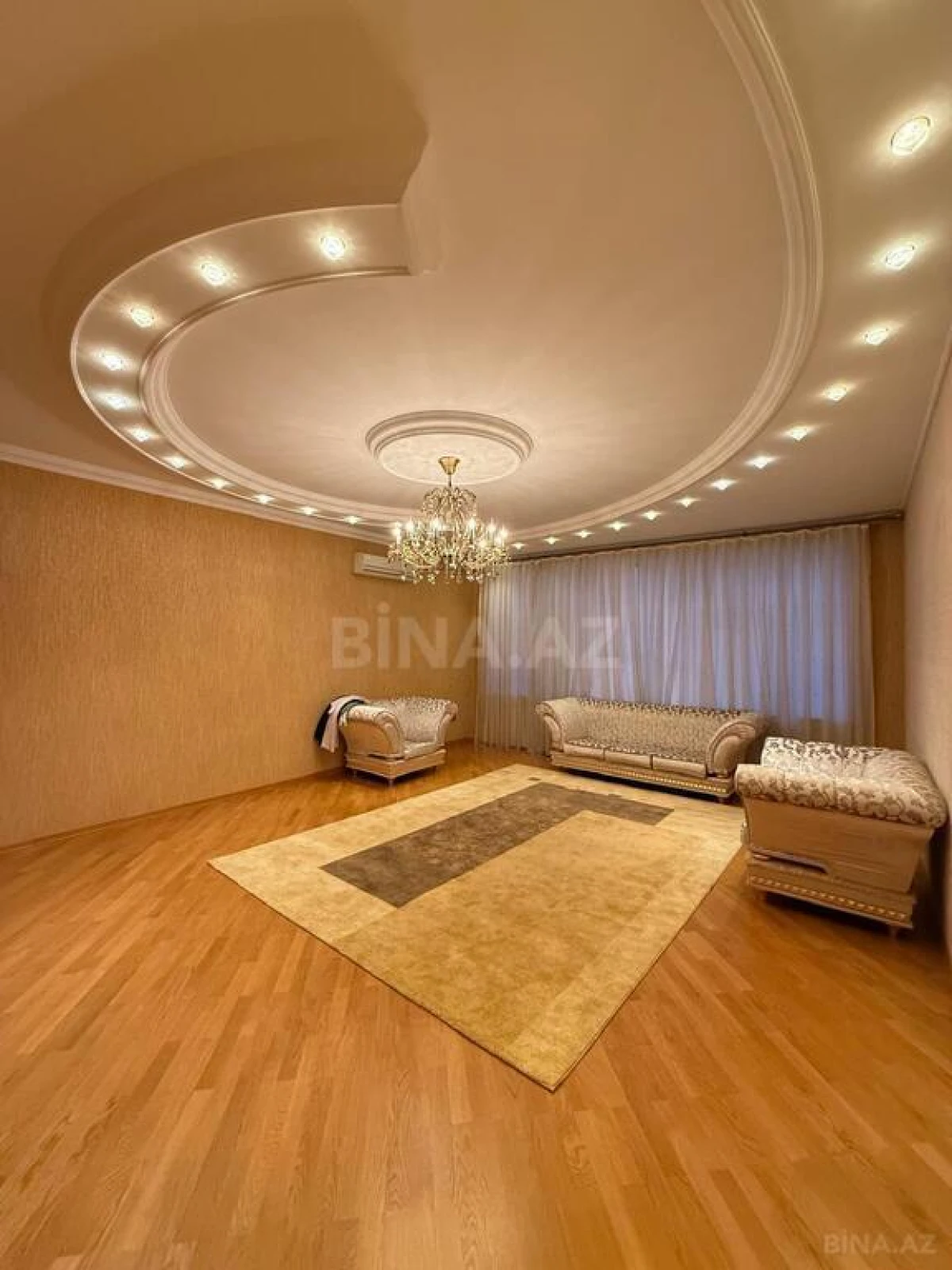 Satılır 4 otaqlı mənzil 200 m²