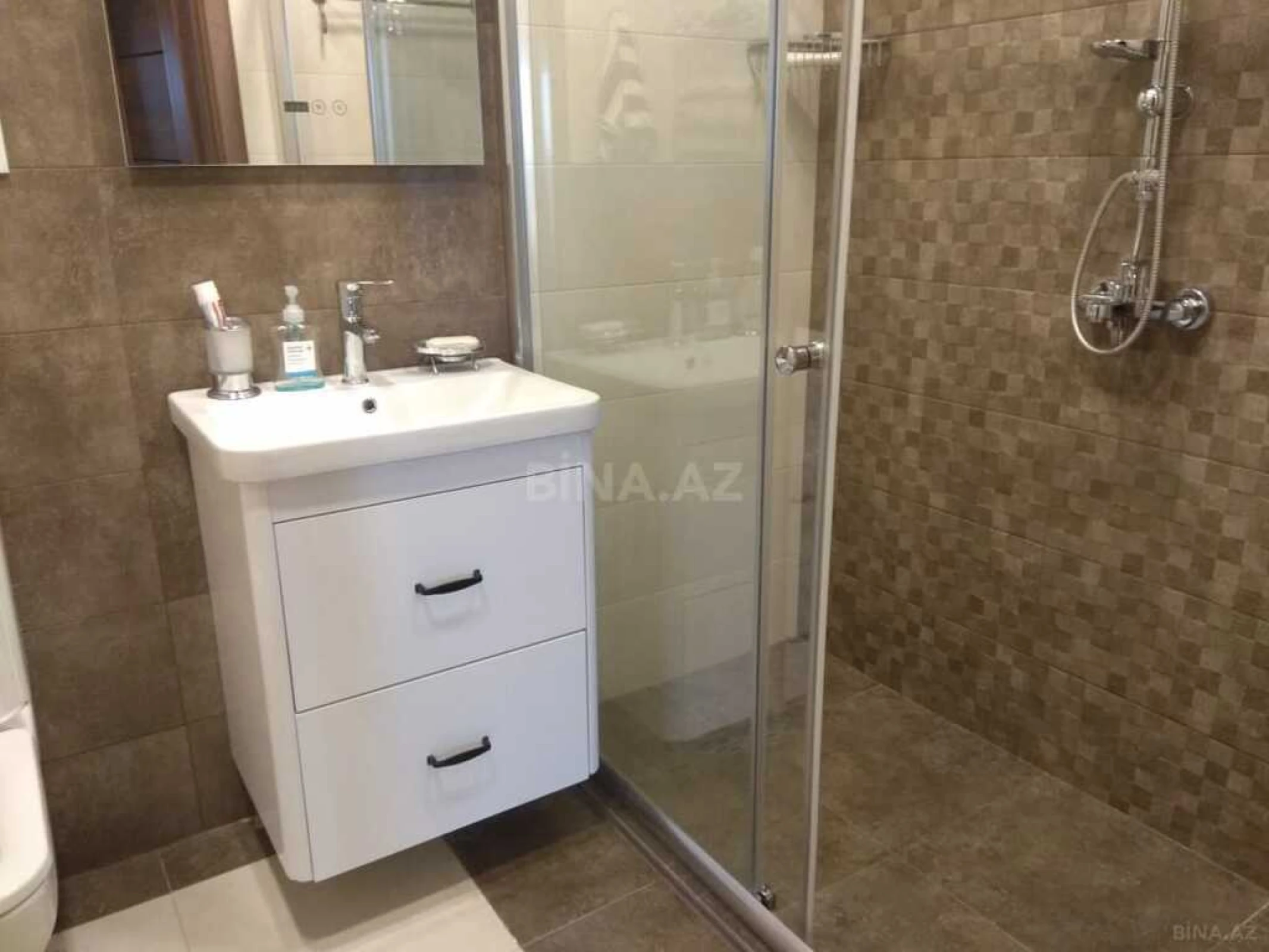 Kirayə verilir 2 otaqlı mənzil 70 m²