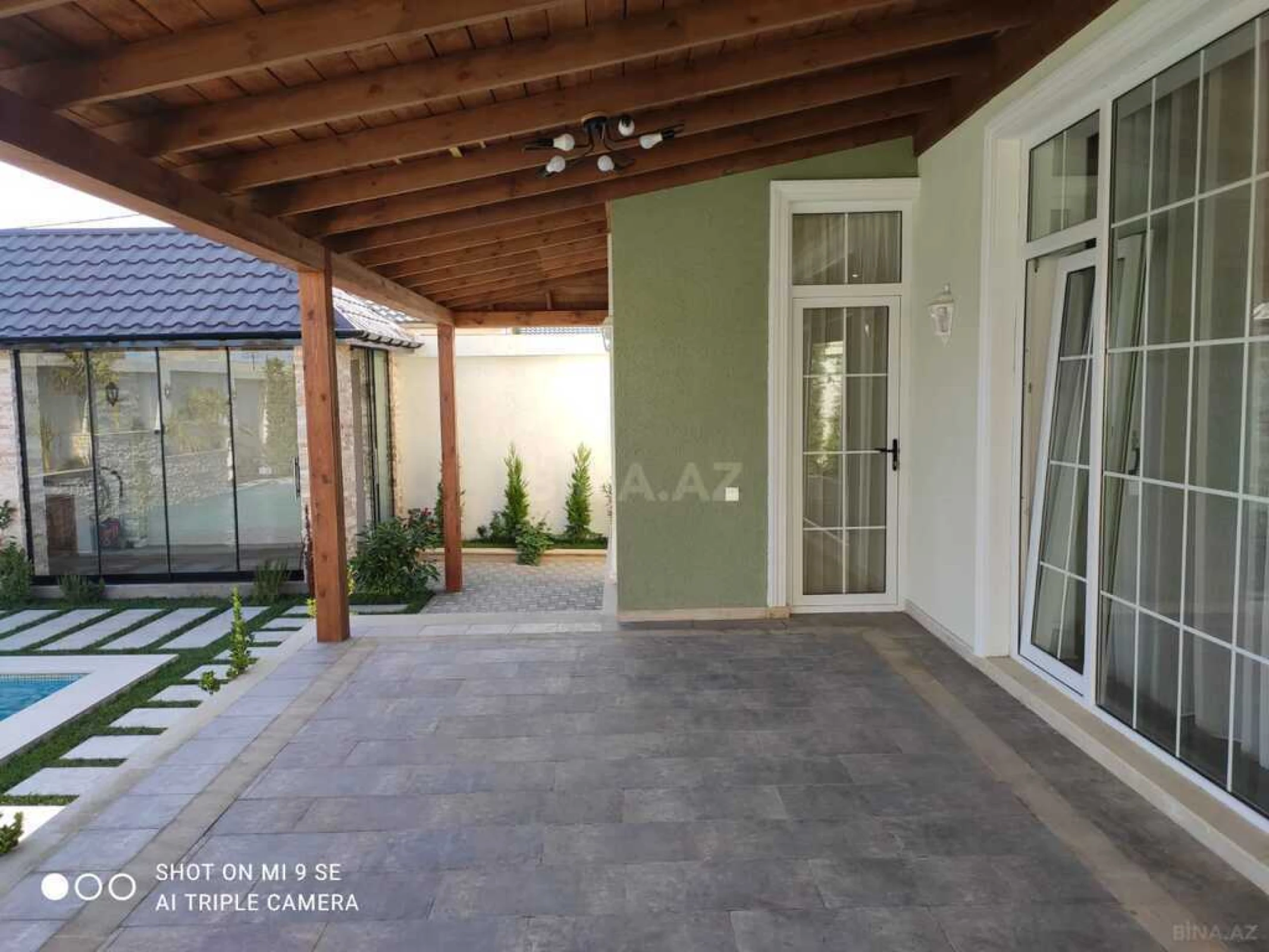 Satılır 7 otaqlı həyət evi 400 m²