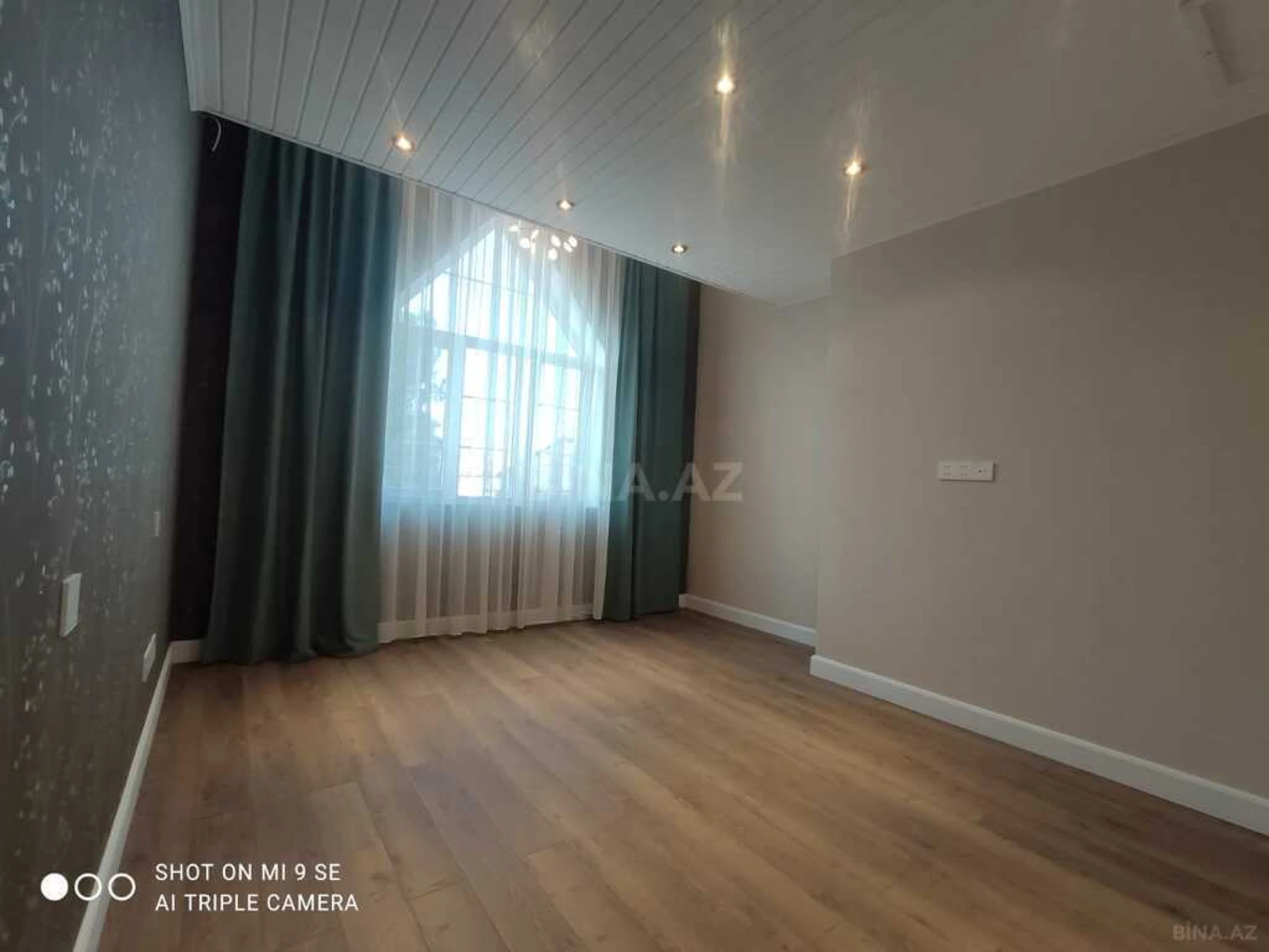 Satılır 7 otaqlı həyət evi 400 m²