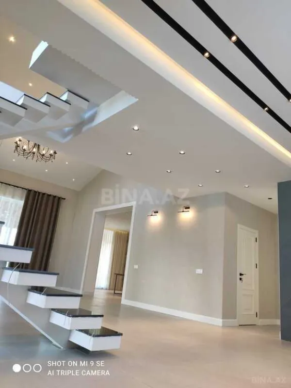 Satılır 7 otaqlı həyət evi 400 m²