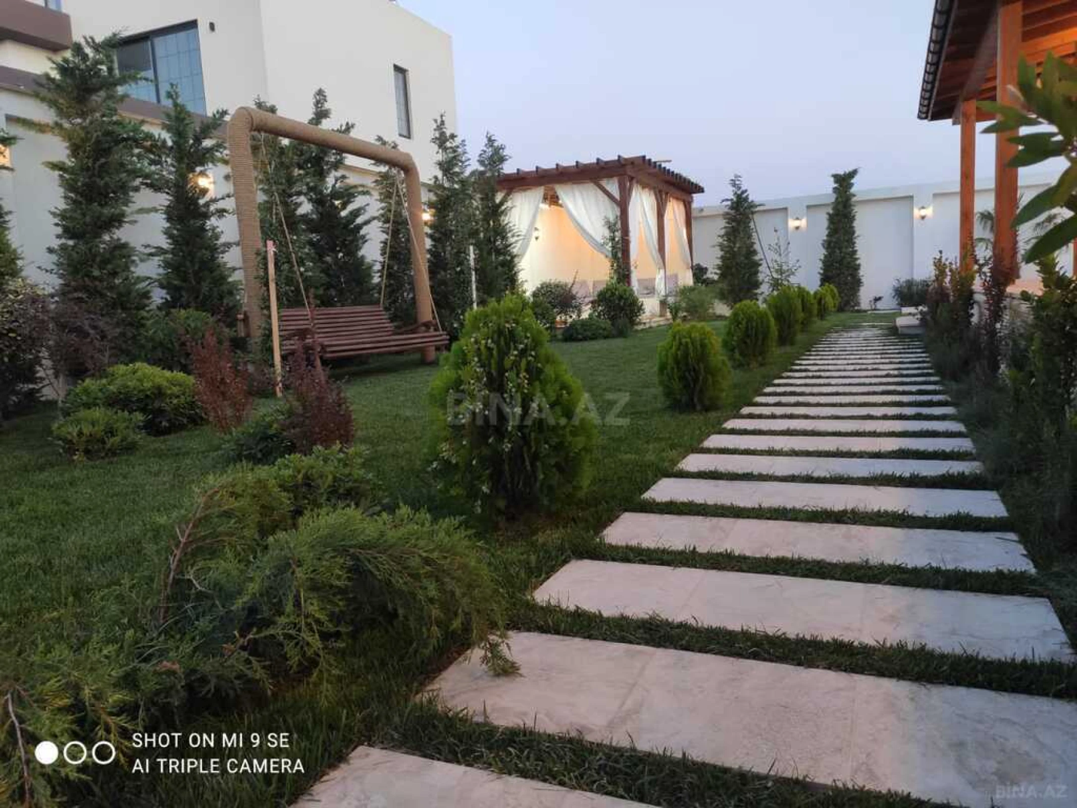 Satılır 7 otaqlı həyət evi 400 m²