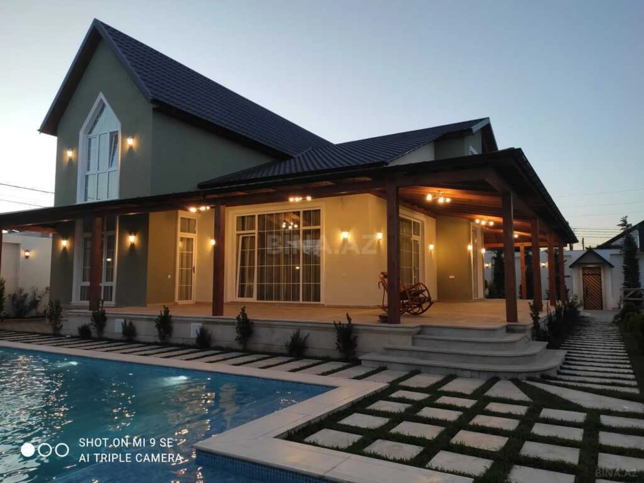 Satılır 7 otaqlı həyət evi 400 m²