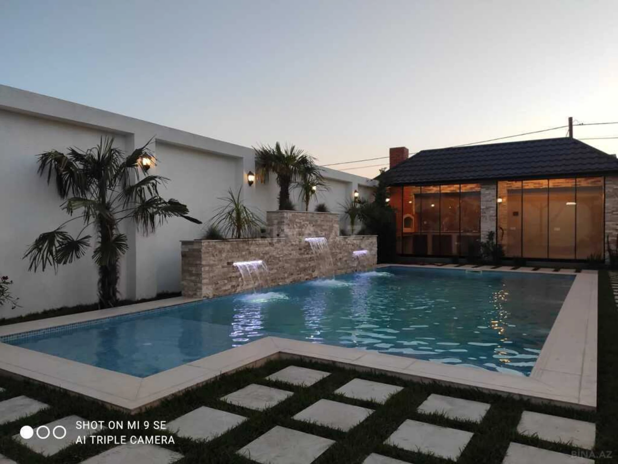 Satılır 7 otaqlı həyət evi 400 m²