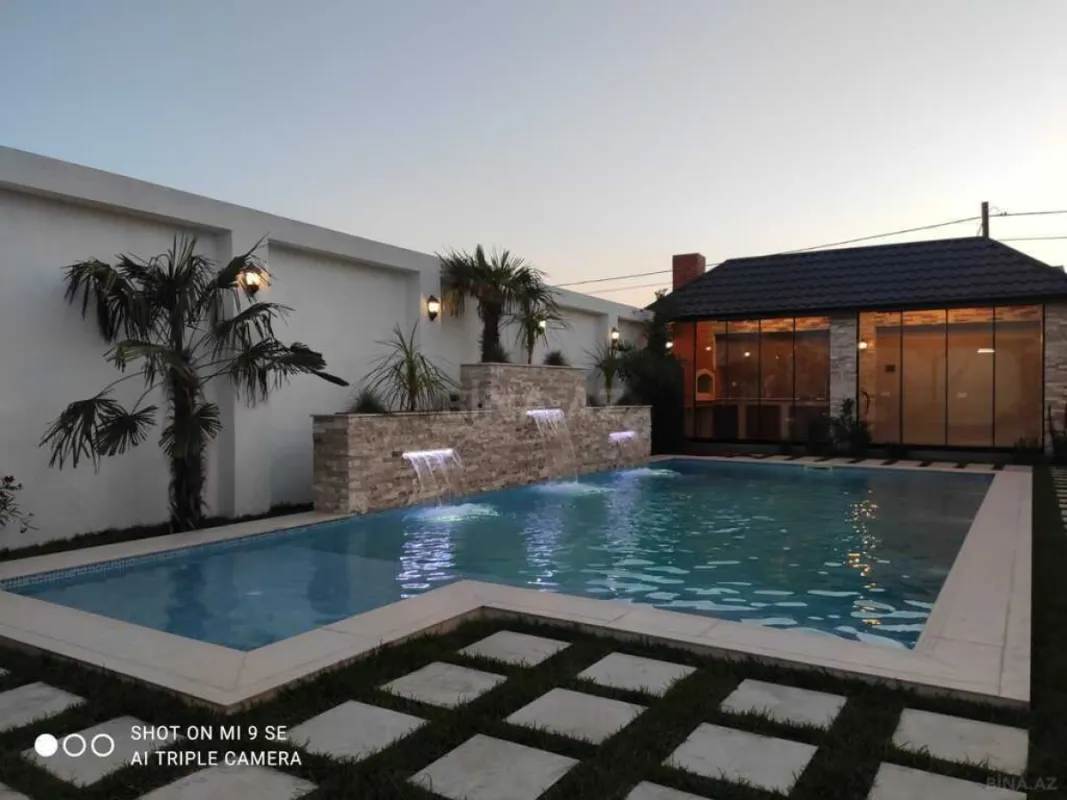 Satılır 7 otaqlı həyət evi 400 m²