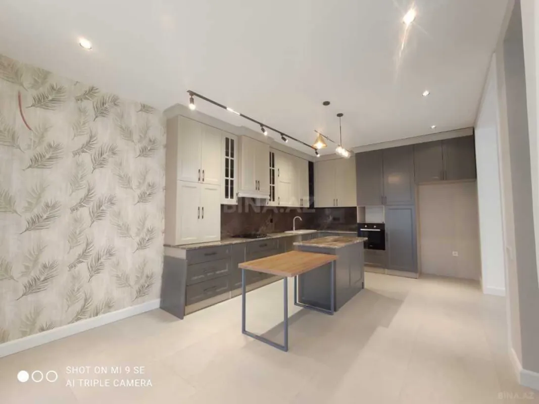 Satılır 7 otaqlı həyət evi 400 m²