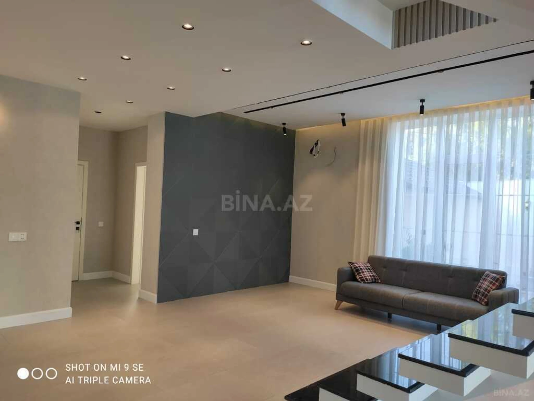 Satılır 7 otaqlı həyət evi 400 m²
